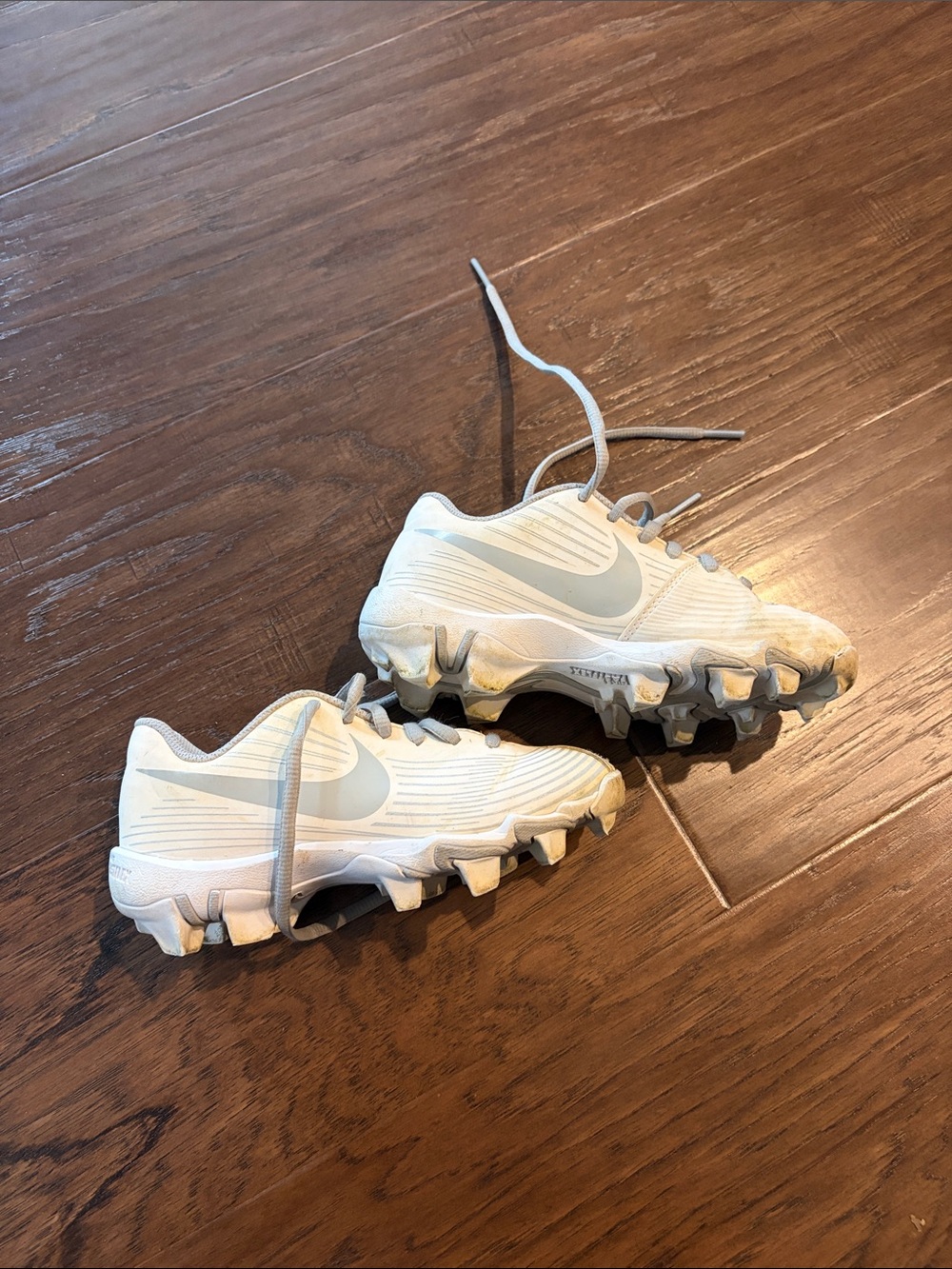 Nike Kids White Soccer Cleats with Light Gray Swoosh